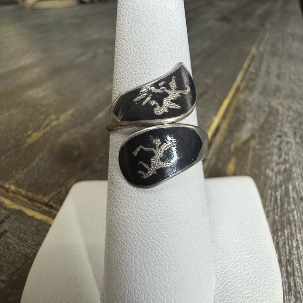 Vintage Bypass Siam Sterling Silver Niello Black Dancing Ring Size 7  - 4.1g